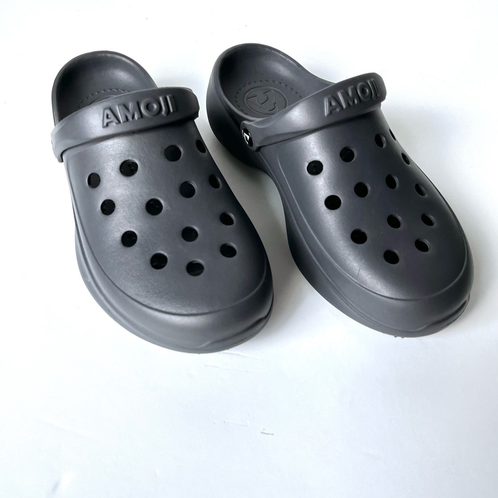 NWOB Amoji Garden Clogs in Dark Grey Unisex: W: 12 or M: 10